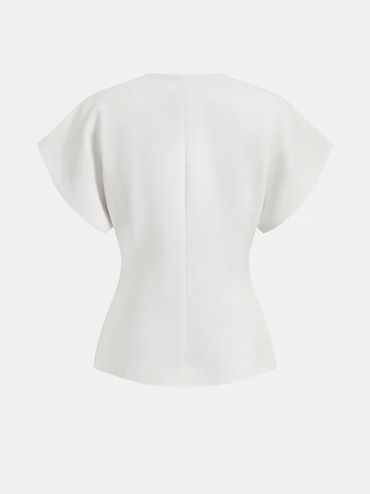 Blusa moderna con cuello en V y botones.