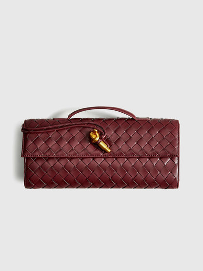 Bolso de mano tipo clutch con solapa tejida bidireccional