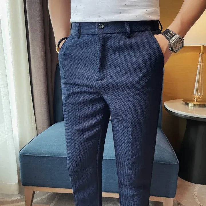 Pantalón moderno ajustado