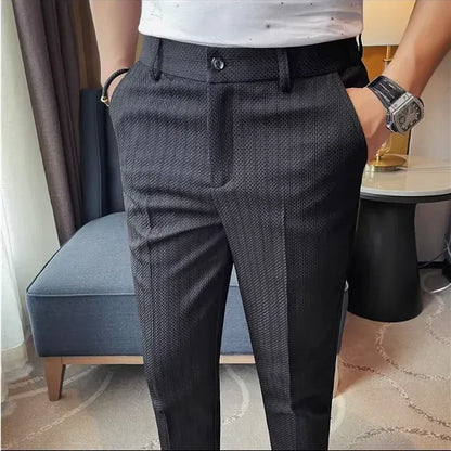 Pantalón moderno ajustado