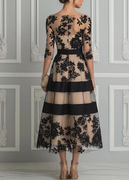 Elegante vestido midi de encaje negro