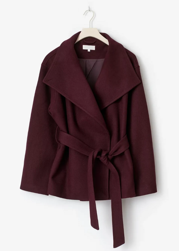 Chaqueta corta con cuello alto