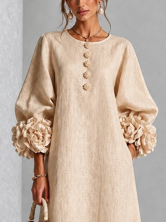 Vestido midi beige con estampado floral, botones y mangas florales extravagantes.