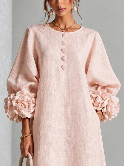 Vestido midi rosa con botones florales y mangas florales extravagantes.