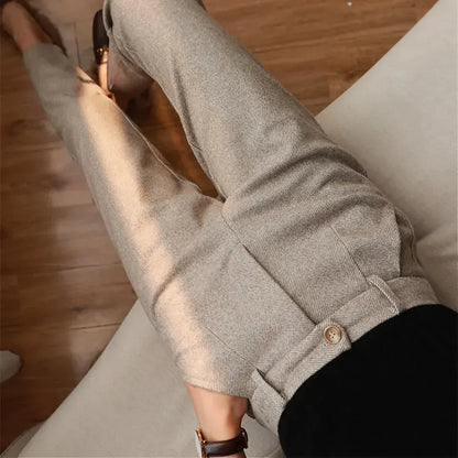 Pantalones elegantes de pura lana confeccionados a medida.