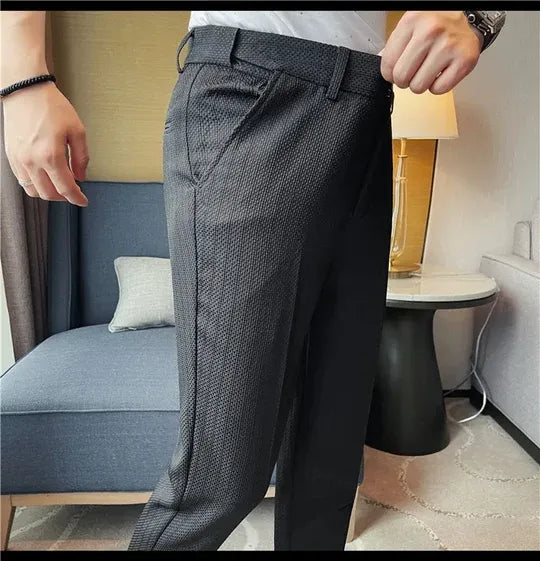 Pantalón moderno ajustado