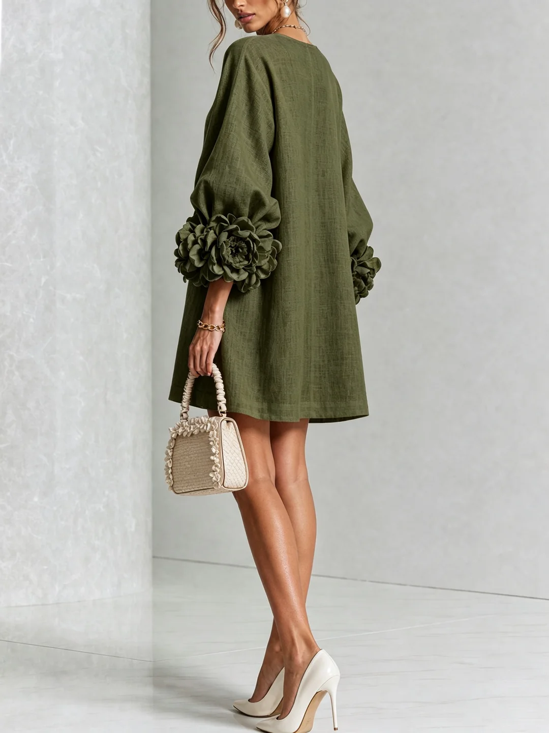 Minivestido camisero floral verde oliva con puños florales originales.