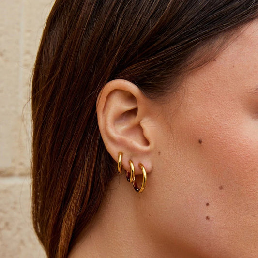 Conjunto de mini aros dorados