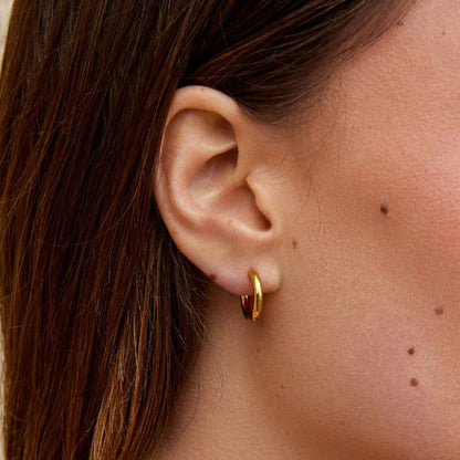 Conjunto de mini aros dorados