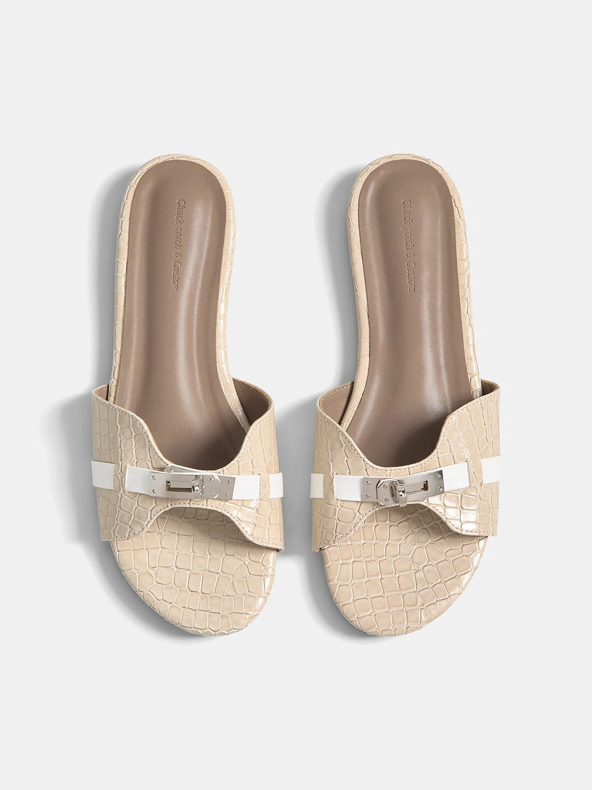 Sandalias tipo chancla con hebilla y estampado de cocodrilo