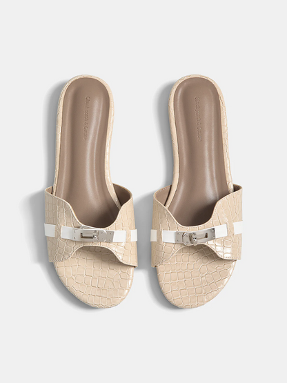 Sandalias tipo chancla con hebilla y estampado de cocodrilo